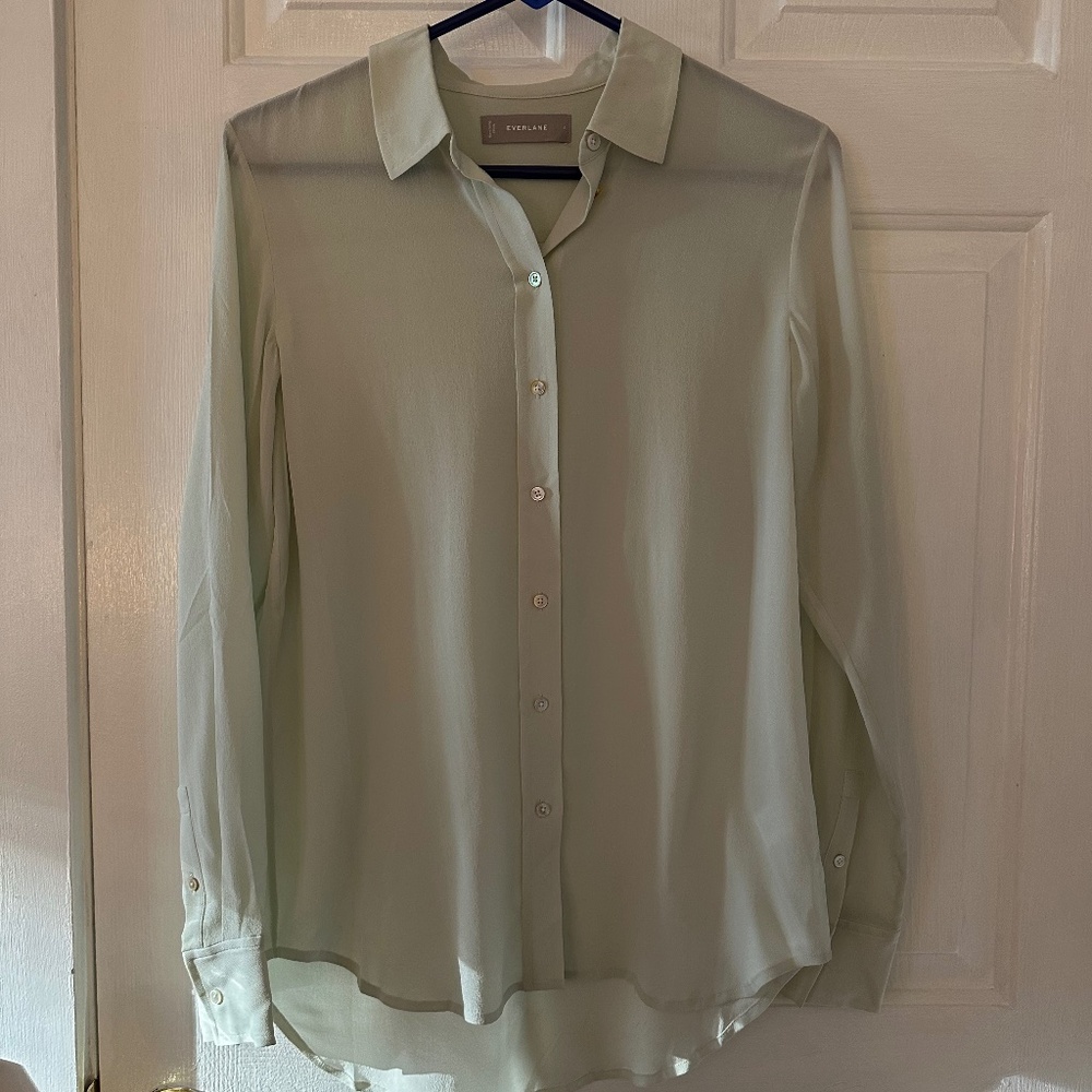 Everlane Must-Have Shirt in Washable Silk Mint Green Size 4